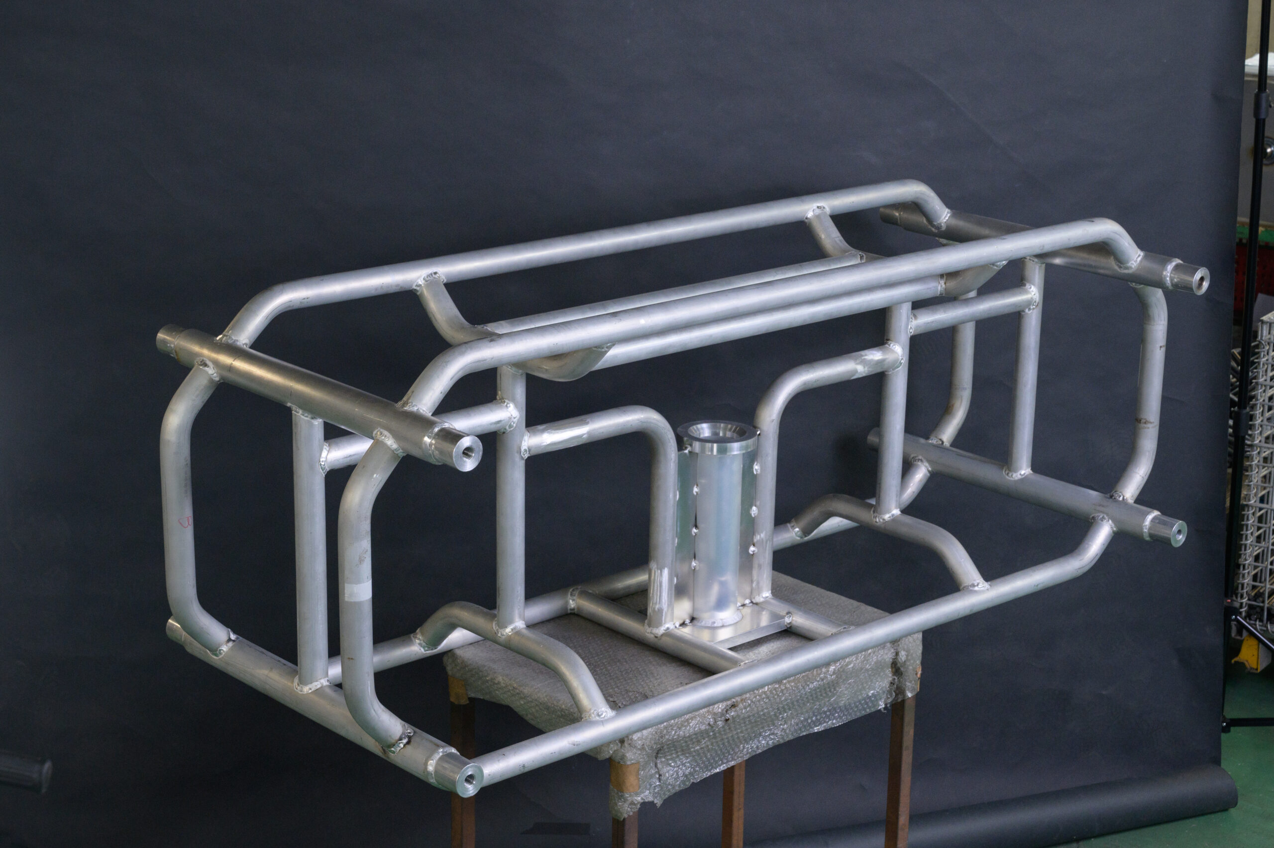 アルミパイプフレームASSY｜パイプ曲げからTIG溶接・組立まで一貫製作